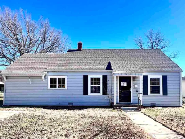 1112 S 1st St, Blackwell, OK 74631