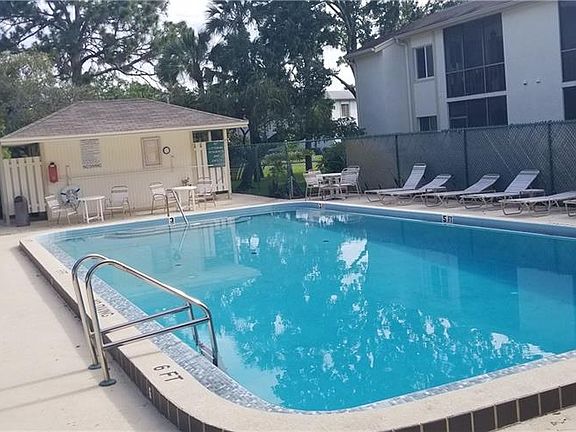 2nd image of 211 Palmetto Ct #211