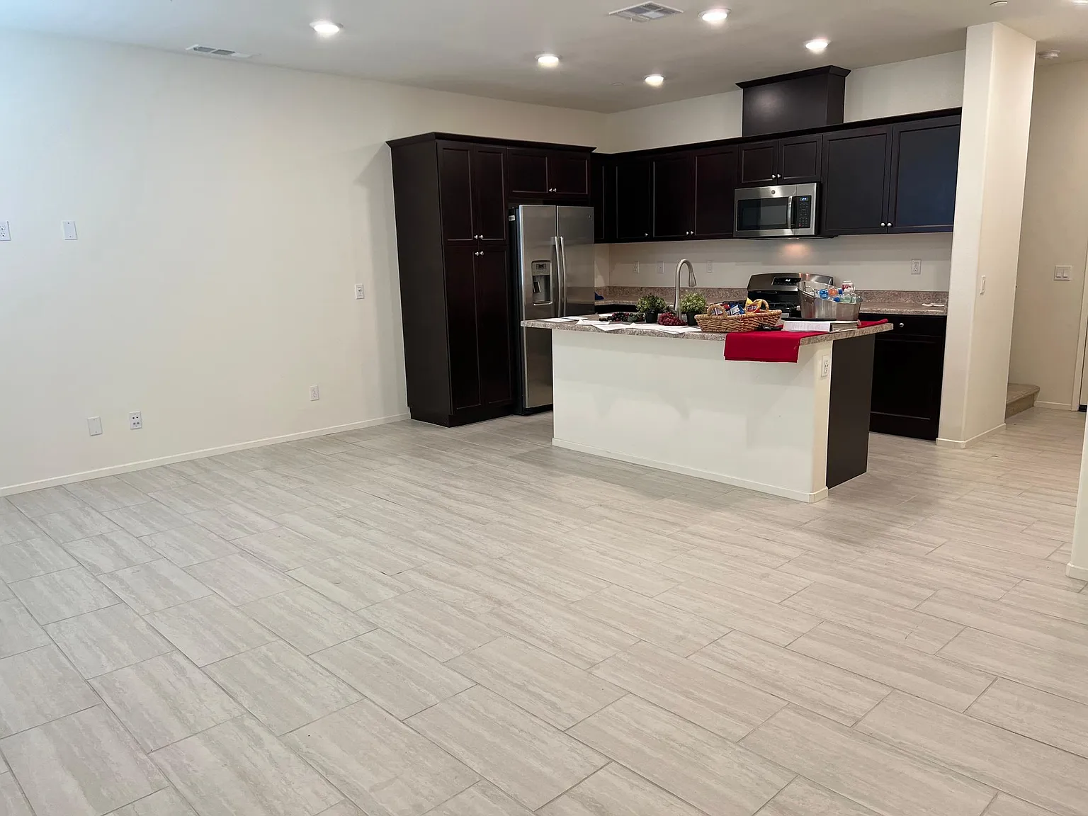 3 bed, 2.5 bath, 1477 sqft, $2,800 — Photo 1