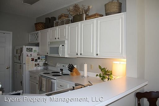4th image of 2502 Jerry Jones Dr APT 9