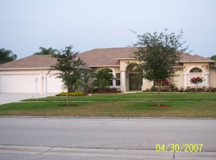 2725 SE Gowin Dr, Port Saint Lucie, FL 34952