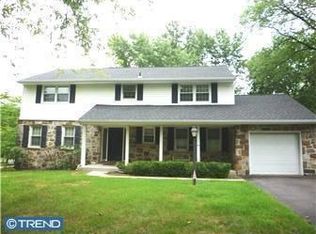 302 Wayne Dr, Cinnaminson, NJ 08077