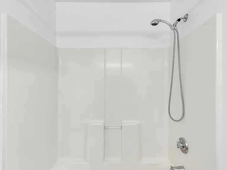 1031 N Link — Photo 8