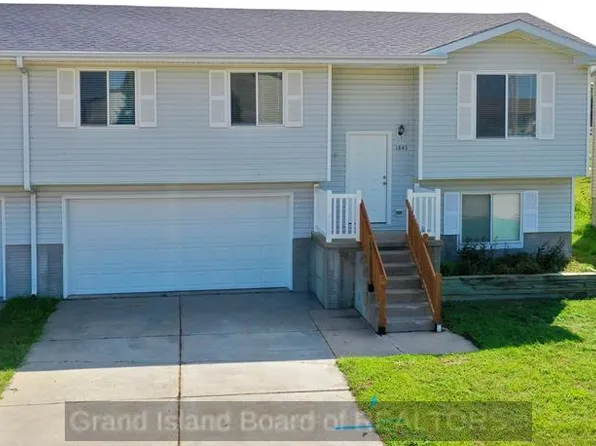 1845 Santa Anita Dr, Grand Island, NE 68801