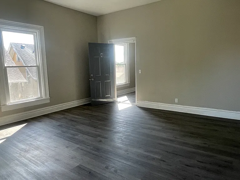409 N Horsman St #4 — Photo 7