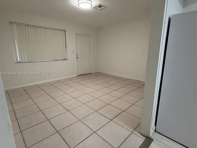 300 SW 9th Ave #A — Photo 14