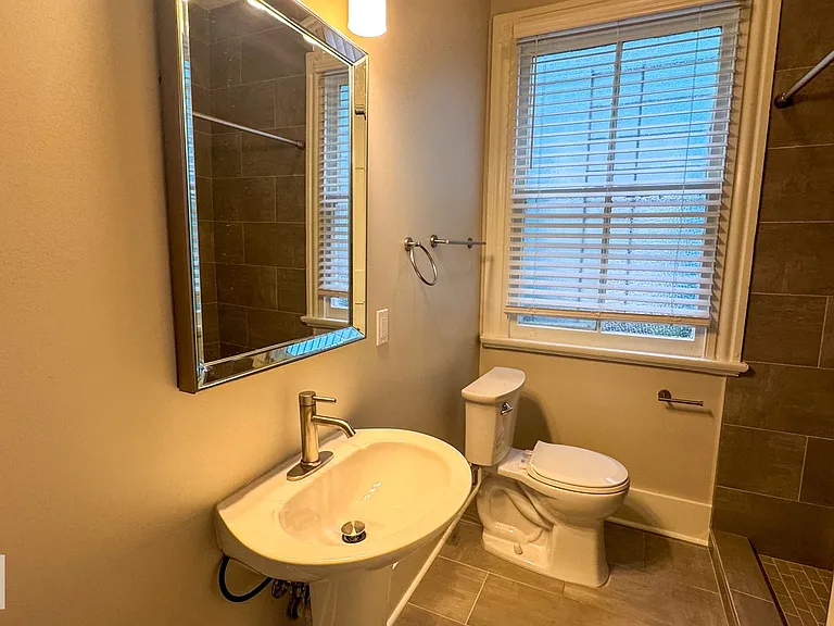2 bed, 1.0 bath, $3,000 — Photo 10