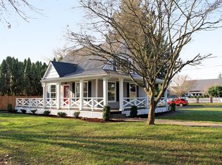 1074 W Lincoln St, Woodburn, OR 97071