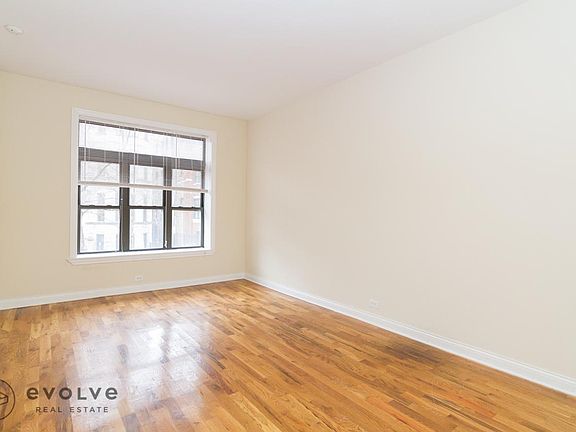 3rd image of 639 W Oakdale Ave #4AC
