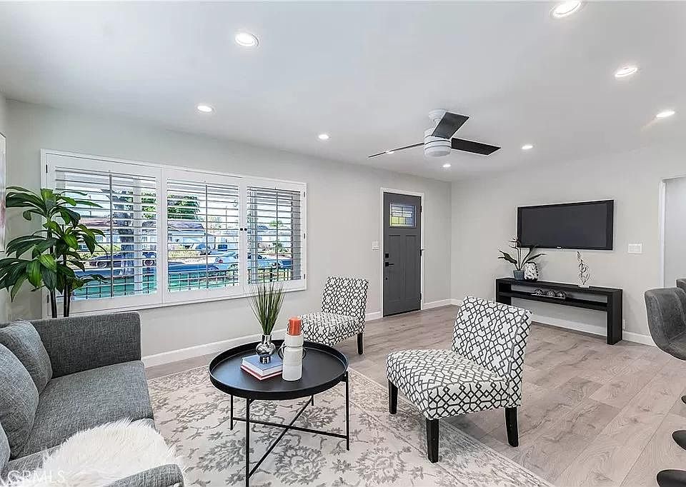 Main Livingroom
