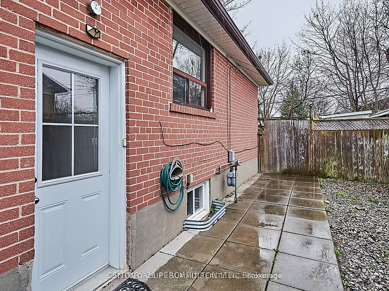 48 Tulloch Dr #BASEMENT — Photo 2