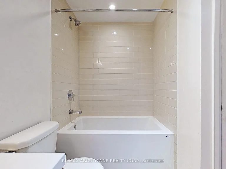55 Speers Rd #1007 — Photo 11