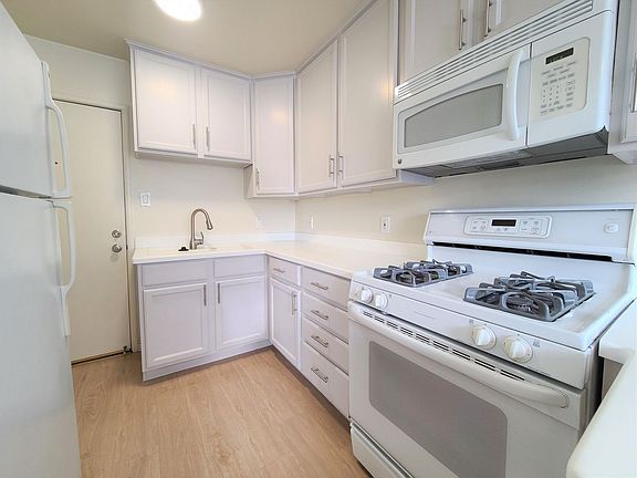 3rd image of 775 S Shoreline Blvd APT 1