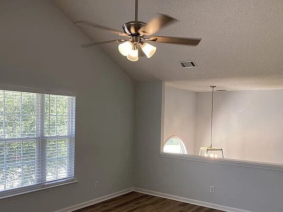 5th image of 129 Ridgewood Cir