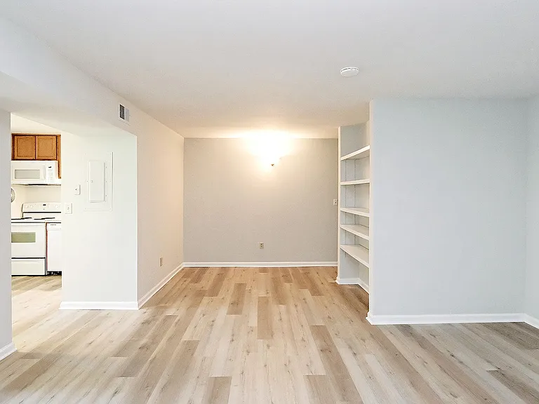 10 Spring Ct — Photo 2