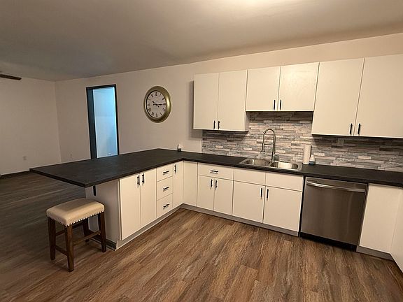 5th image of 818 5th St NE