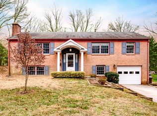 2203 Colonial Woods Dr, Alexandria, VA 22308