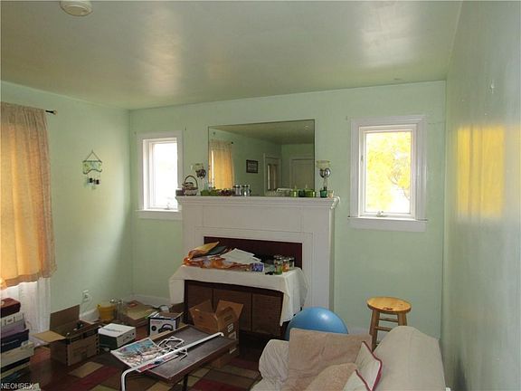 3rd image of 959 Champion Ave E