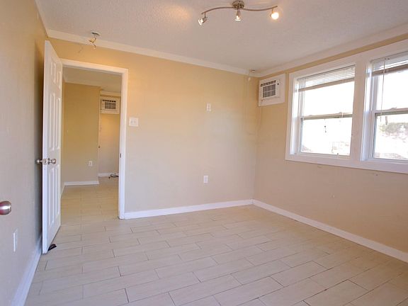 4th image of 1704 Spain St