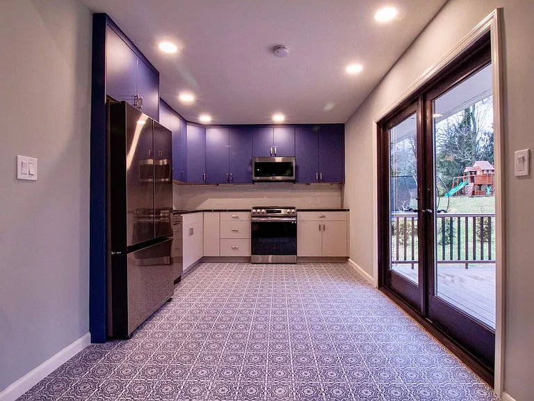 4 Susan Ct — Photo 5