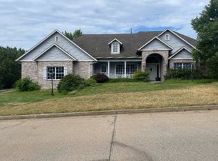 8422 Hillwood Dr, Tulsa, OK 74131