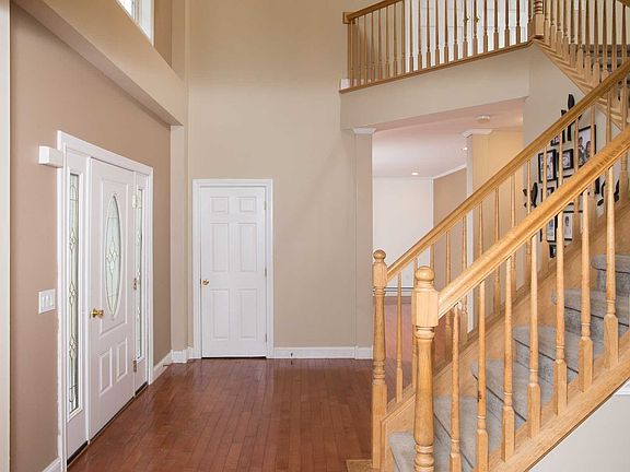 3rd image of 32 Upper Meadow Dr