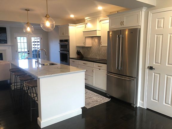 3rd image of 408 Heckle St