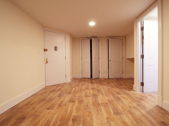 3rd image of 123 W 77th St #F