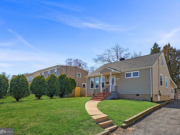 3rd image of 3112 Annandale Rd
