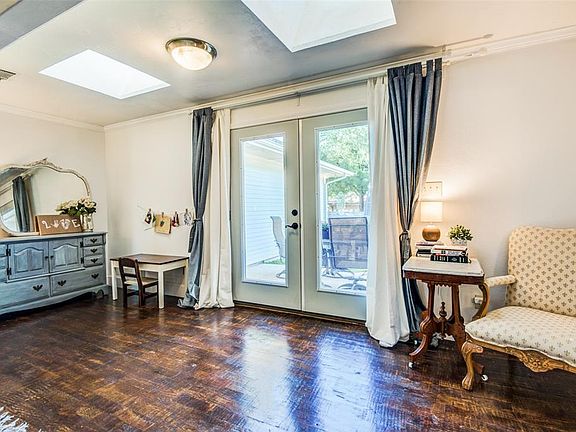 5th image of 309 Greenleaf St