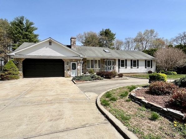 87 Morgan St, Granby, MA 01033