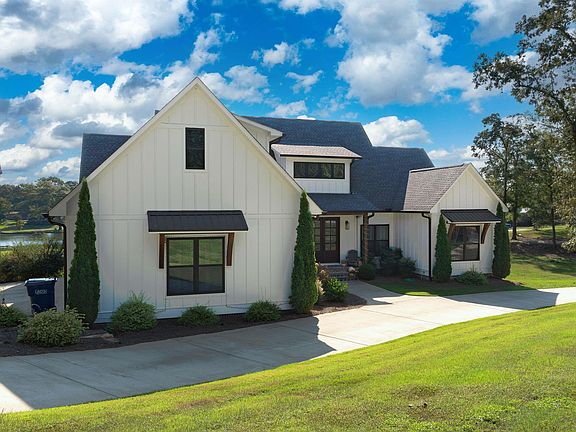 3rd image of 400 Riverview Dr