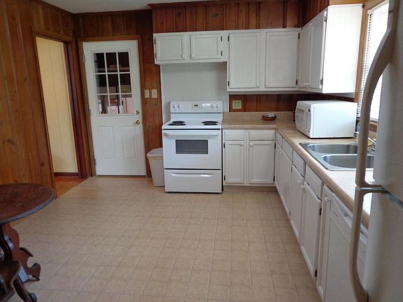 4th image of 3821 Longwood Dr