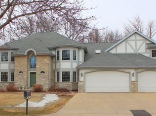 700 E Woodcrest Dr, Appleton, WI 54915