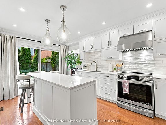 3rd image of 23 Twelve Oaks Dr