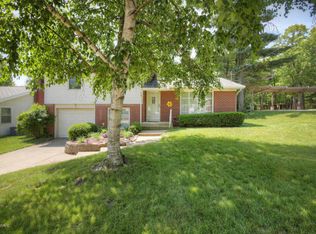 810 Wellerwood St NE, Grand Rapids, MI 49505