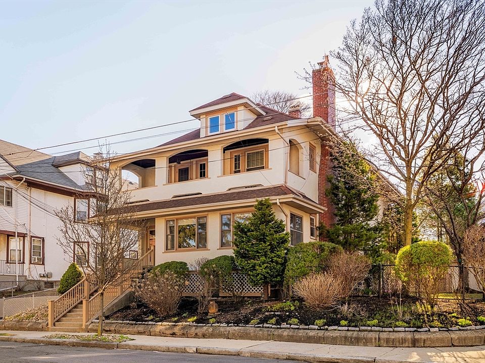 1st image of 34 Quincy St #1