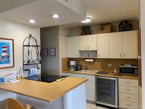 4th image of 5313 Collins Ave