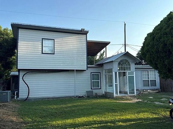 3rd image of 8412 Peekskill Ln