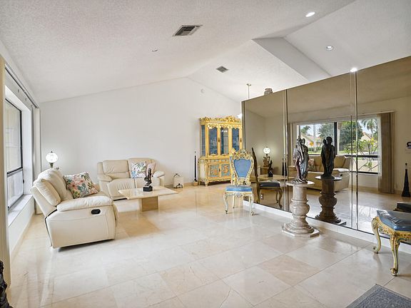 5th image of 9855 Sun Pointe Drive