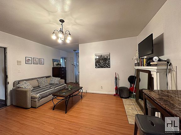 2nd image of 32 W 37th St #5R