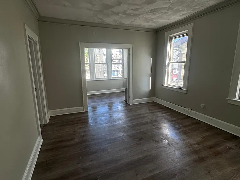 75 Chelsea Ave — Photo 6