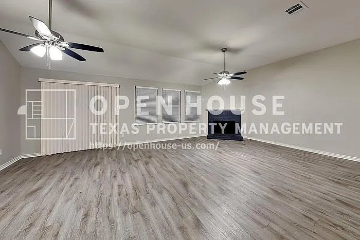 4 bed, 2.0 bath, 2340 sqft, $2,525 — Photo 3