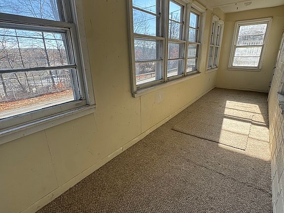 4th image of 314 Norwich Ave