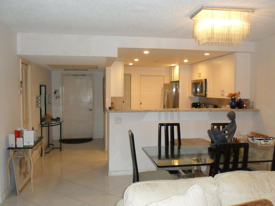 OPEN KITCHEN