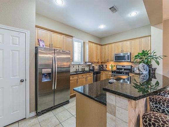 4th image of 6051 Portrush Dr