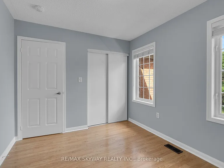 16 Raccoon St — Photo 33