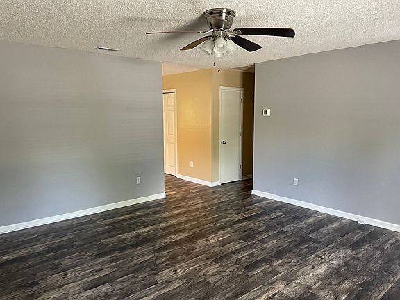 4th image of 1136 Long Leaf Rd