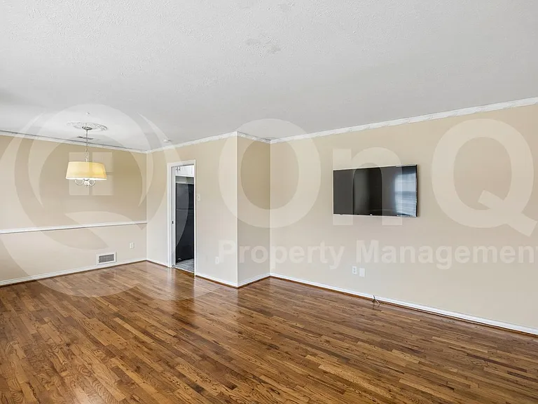 9007 Sweetwater Dr — Photo 3