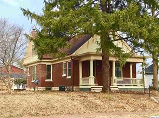 1623 State, Quincy, IL 62301